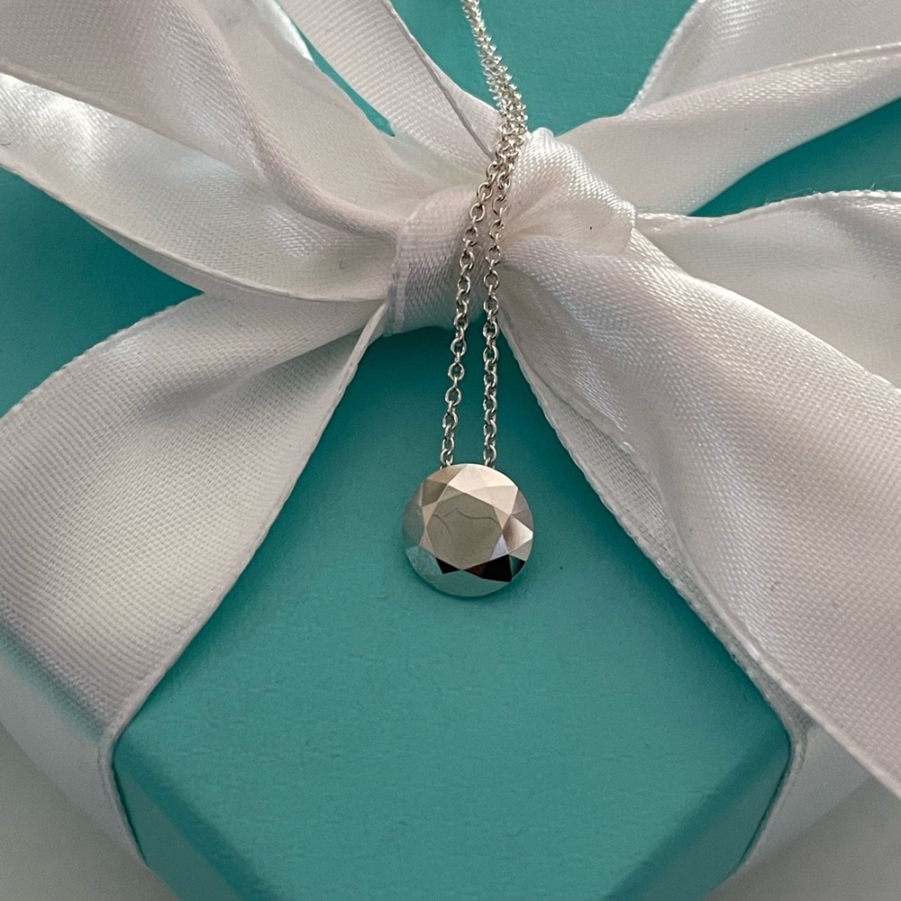 Tiffany & Co faceted necklace‎